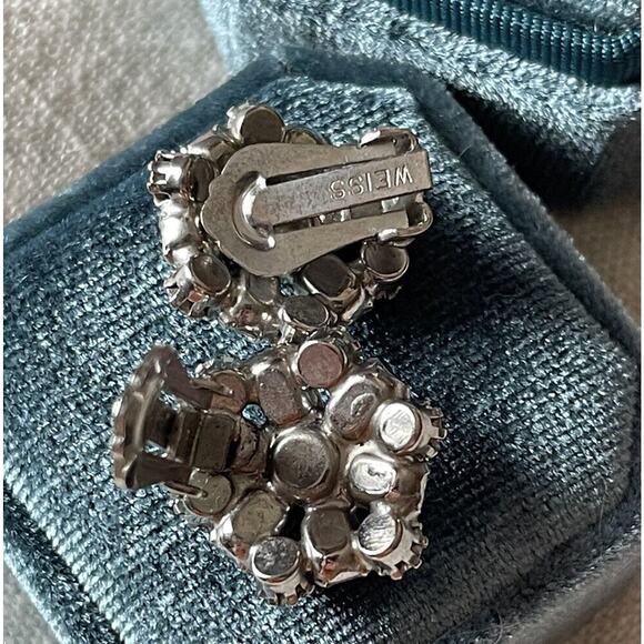 Vintage 50s WEISS Snowflake Clear Rhinestone Earrings Clip Back Prong Set Signed - Picture 4 of 9